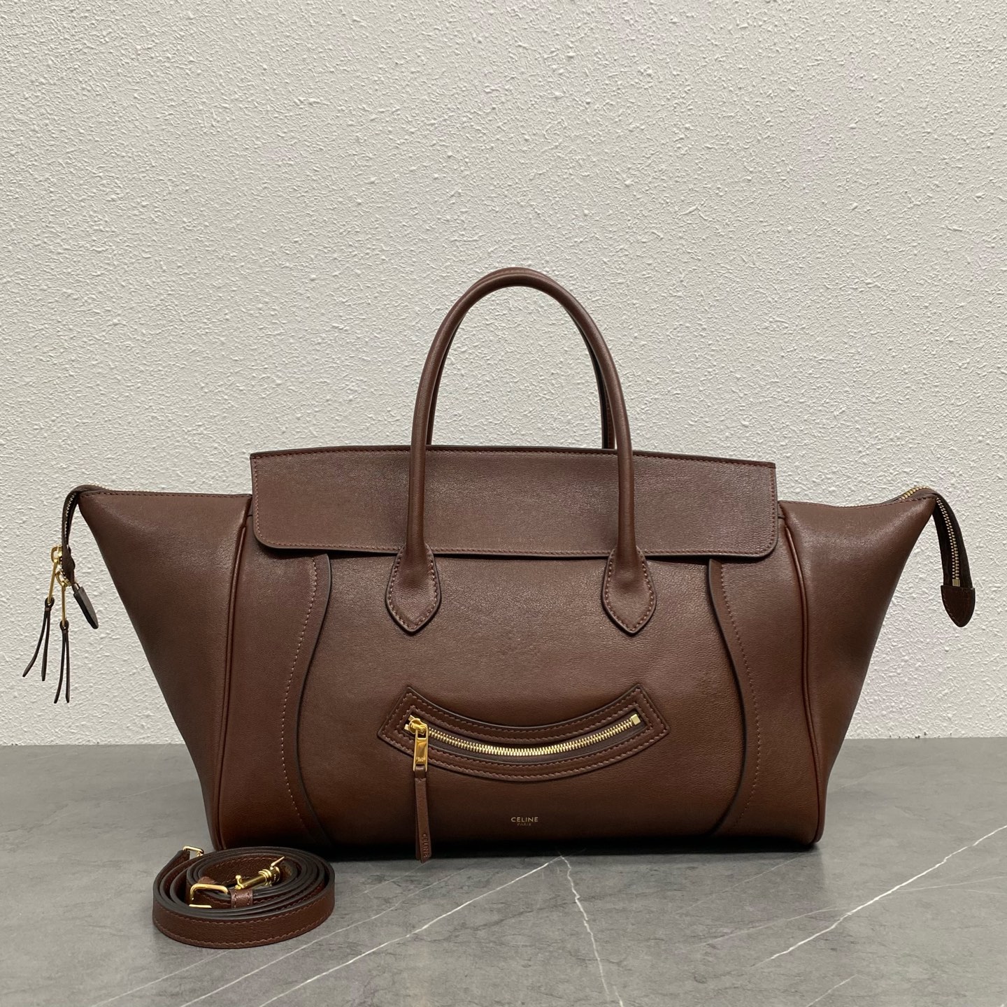 셀린느 미디엄 스마일링 뉴 러기지 미디엄 토트백 123693GW2.38NO 16 x 22 x 36 CM
