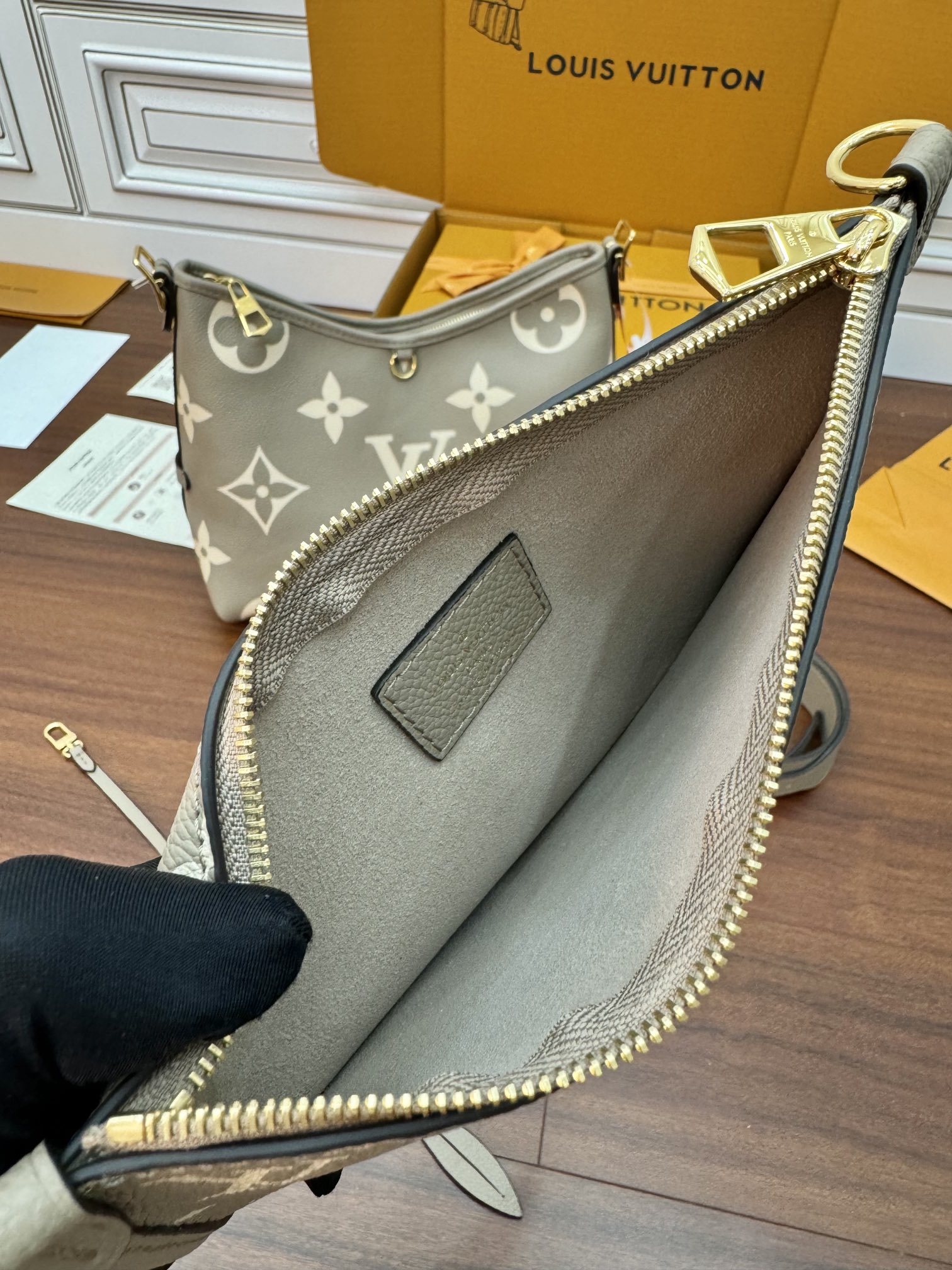 루이비통 CarryAll PM  M47180 29.5x24x12CM