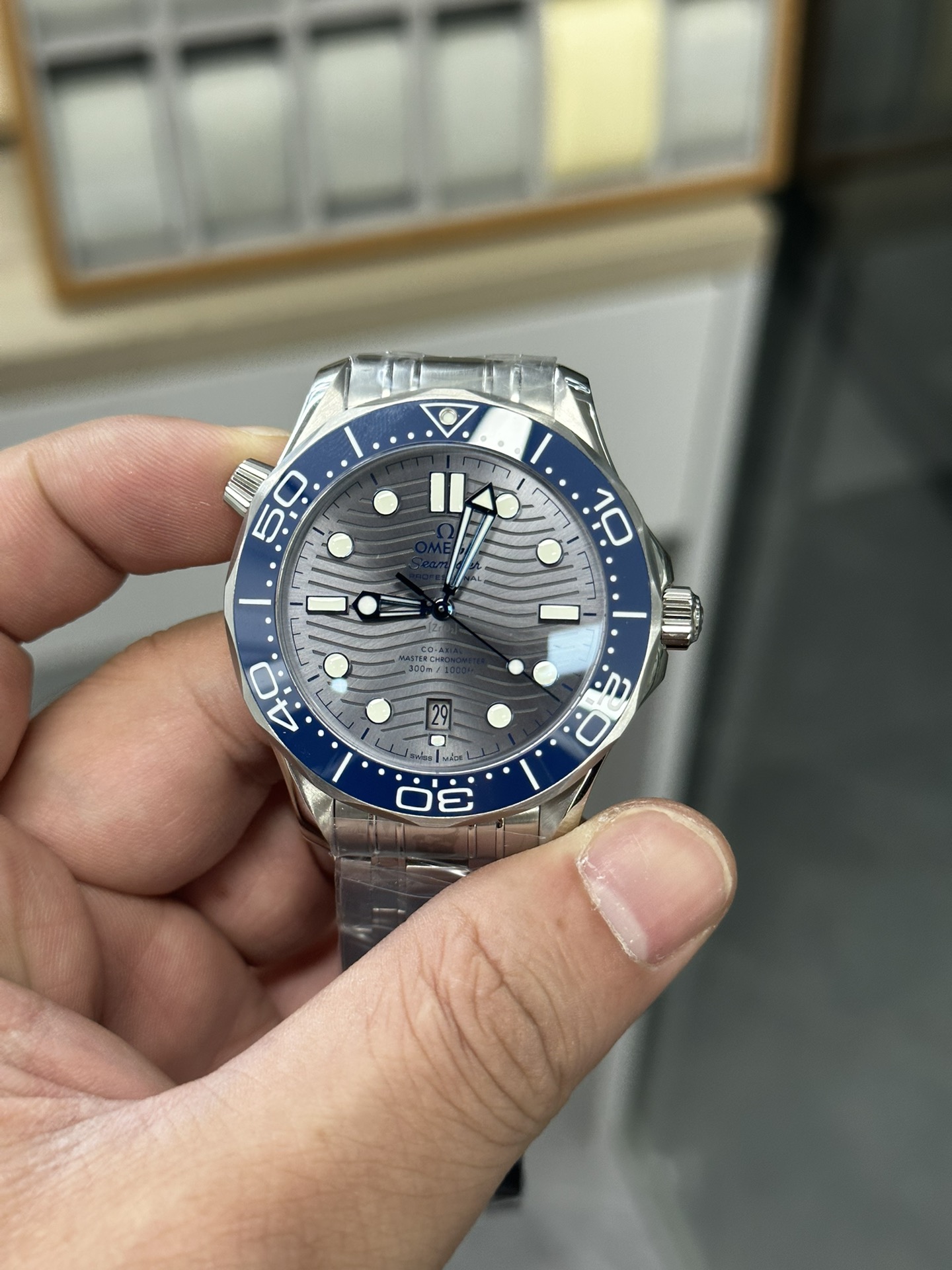 VS | 8800 무브먼트｜42mm l 오메가 씨마스터 다이버 300M