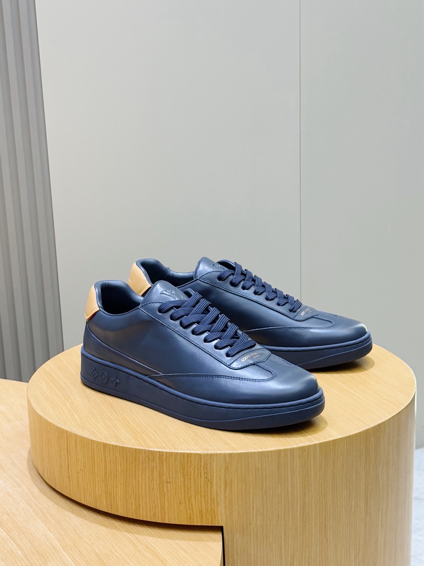 1AJA75 LV Flash Sneaker