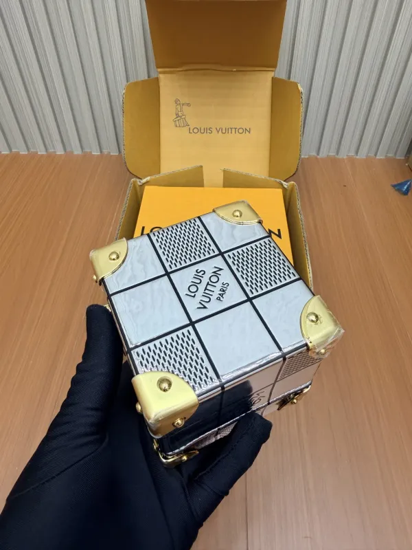 M29750 FW26 PREFALL 타일 트렁크 9x9x9cm